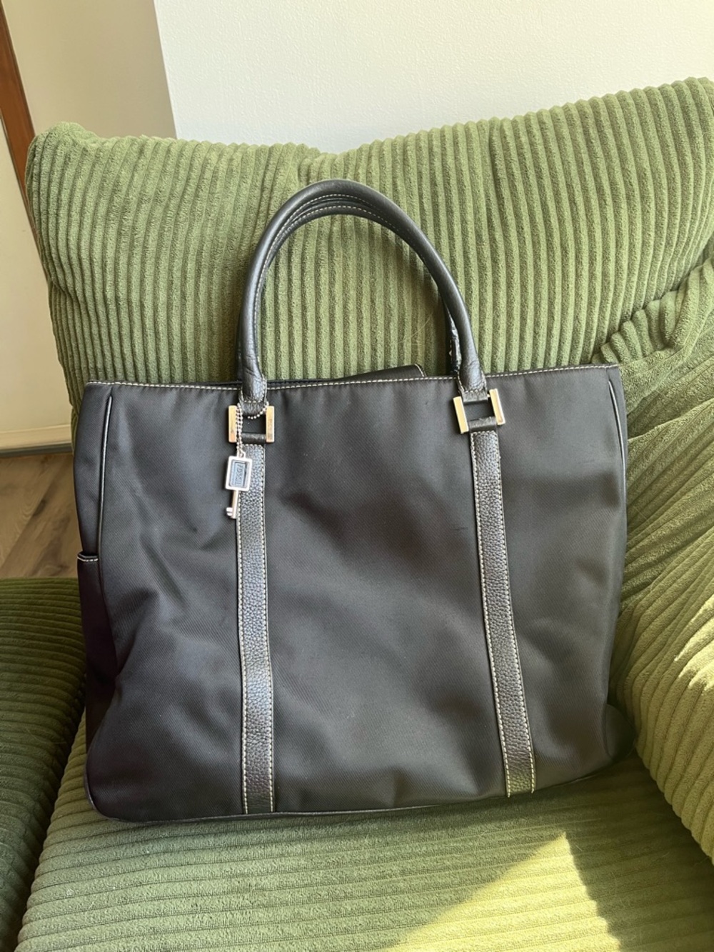 Vintage Fossil purse: black pebbled leather and nylon